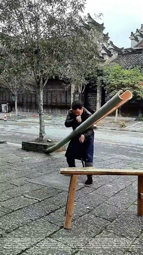 Bamboo's Controlled Split: The Hand-and-Foot Technique for a Clean Break