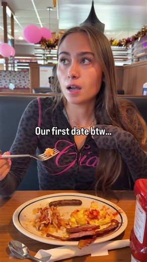 I’m never using tinder again 😂 always the strangest interactions on that dating app!! Should I try another app like hinge? Or maybe just try the old fashioned way, who knows 🤷‍♀️ anyone have any recommendations?? #tindervshinge #tindernightmares #datingfail #funnydatingstories #weirdinteractions