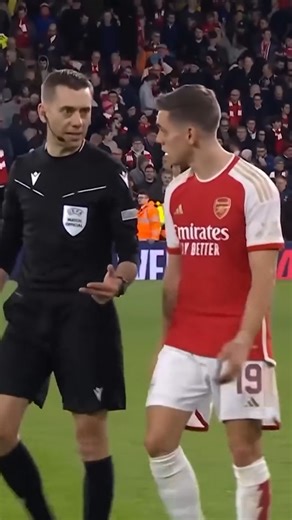 Live scenes of a father and son disputing the Christmas game result 😤 | TNT Sports Football