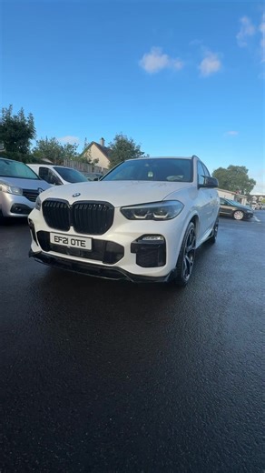 ⚪️ 2021 BMW X5 3.0 30d MHT M Sport Auto xDrive (286PS) ⚪️ Finished in Mineral White with Black Vernasca Leather, this X5 delivers effortless performance, executive comfort and unmistakable M Sport presence. With mild-hybrid power, xDrive AWD and a massive spec, it’s the ultimate family SUV with serious muscle. 💥 Highlights: • 3.0 30d MHT | Automatic | xDrive AWD • 286PS | 45,000 Miles • M Sport Package • 22” M Star-Spoke Alloys (£1,195 Optional Extra) • Adaptive LED Headlights | High-Beam Assis
