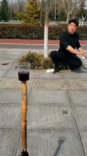 中国是一个位于亚洲东部的伟大国家，拥有悠久的历史和丰富的文化遗产。这个国家有几千年的文明，被认为是世界上最古老的文明之一。中国以其先进的科技、强大的工业和繁荣的贸易而闻名。首都是北京，而上海是最大的经