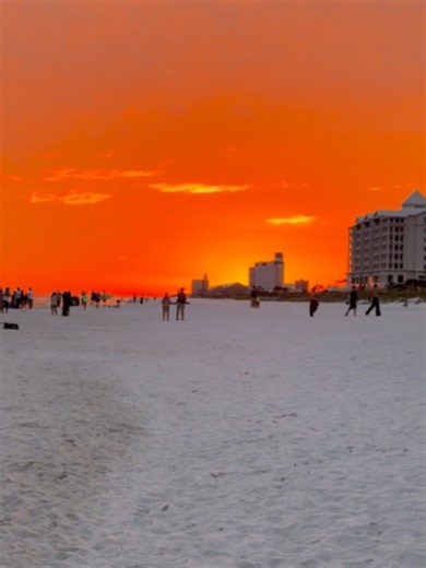 GULF COAST GLOW 🌅: A vibrant orange sunset lit up Pensacola Beach as dozens people lined the shores of the Gulf ahead of Hurricane Isaias’ weekend arrival. #foxweather #weather #isaias #hurricanes #gulf #florida #us #fyp #viral #sunset #beach