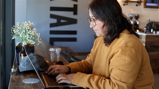 Privacy and security for remote workers on public spaces