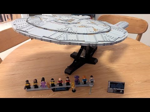 LEGO Star Trek USS Enterprise NCC-1701-D & TNG Minifigures