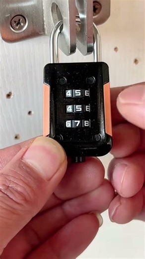 Simple and practical combination lock