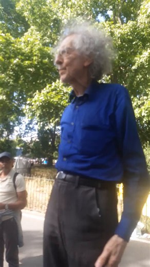 A prescient, authorative, blistering presentation of key issues before us by #PiersCorbyn, SpeakersCorner 05.07.26. => He challenges Labour & all Leadership wannabees to debate on the future & spells out the 4 point CHARTER of demands (mnemonic "WCXI"): Stop Wars; End the ClimateCon+ Rebuild the Economy; AxeVaX; STOP Digi-Id.=> He attacks BURNHAM's "decentralisation" plan as a cover for social cleansing plunder under #SadiqKhan look-alikes everywhere. => He spells-out the 3 hallmarks of PSYOPS (