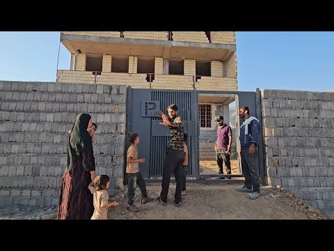 A Successful Young Rural Couple's Daily Life in the City with Their Five Children