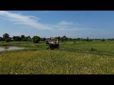 🔥 UNBELIEVABLE RICE HARVESTING SKILLS! 🚜🌾 Watch This Powerful Machine Work Like a Pro!