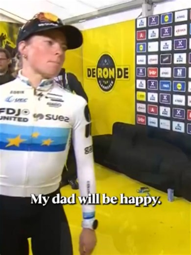 ‘My dad would be happy… he’s your biggest fan’ 🫶 Demi Vollering and Tadej Pogacar shared a moment before heading out to collect their trophies at the Tour of Flanders 😅 #cycling #roadcycling #uci