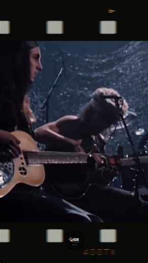 Eddie Vedder’s Raw Vocals In 1992 Still Give Millions Chills! 🎙️💔