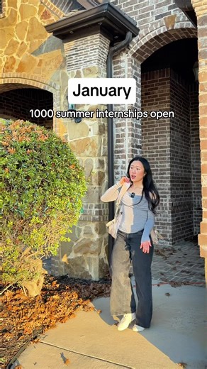 Most students think summer internships are something you figure out in May. That’s already too late. The best high school internships go to the students who prepared early…. …the ones who used January and February to research, reach out, build a resume, and apply before spots fill. Summer internships can show colleges (and future employers) what you care about, how you spend your time, and whether your interests are consistent year to year. If you wait until spring, you’ll be choosing from what’