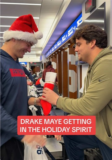 drake maye getting in the holiday spirit with gillette 🎄🎅 #nfl #patriots #drakemaye