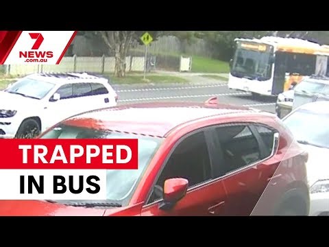 Boy dragged 300 metres by bus in Wheelers Hill | 7NEWS