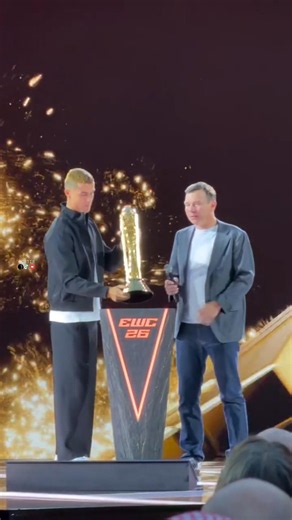 Ronaldo presents the Esports World Cup trophy 🔥🏆