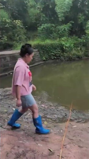 Foldable Easy Catch Automatic Fishing Net 1️⃣ Method they used to pull this catch out of the water