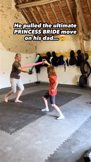And his dad's reaction was priceless😅 #sword #training #martialarts #princessbride