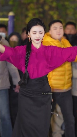 Tibetan dance beauty