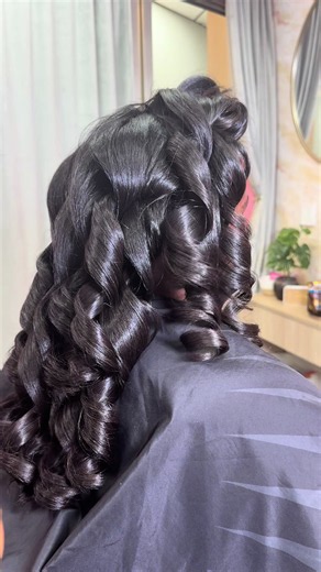 Only if I kept track of how many times she said, she wish she would’ve cut all the splits back in January.🥹🥹 I promise you, these months fly by so fast. You won’t miss the inches nearly as much as you think you will, but you will notice the difference on wash day. Less tangling, easier detangling, better moisture retention, and healthier looking hair overall. Sometimes holding on to damaged ends costs you more than letting them go. After today’s appointment, she could now be on and every three