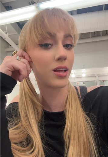 Hey Chicago🖤 #greatgatsby #roaringon Yes I have a new dress because my beads were exploding on my original one and creating a safety hazard 🥲