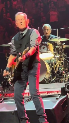 Bruce Springsteen delivers fiery, show at Inglewood’s Kia Forum