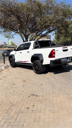 2025 Toyota Hilux GR Sport for Sale — White, 23k–33k km, Pretoria