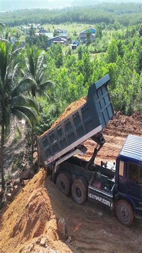 EP727 Be Watchful! Mountain Landfill Project! Using Dump Truck 15Ton with Skill Dozer Pushing Stone