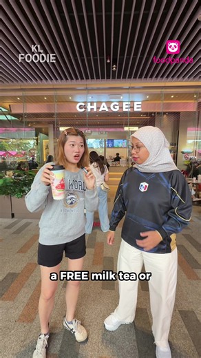 @foodpandamalaysia Kombo FREE is BACK! 🐼💗 Buy 1 FREE 1 deals are coming for your favourite food and drinks from CHAGEE, Marrybrown, Carl’s Jr., Pretty’s Hot Chicken and more! 🧋🍔 🛒 Grocery deals too from pandamart, AEON BIG, Guardian, Watsons and more! 💗 pandapro members get early access to food delivery deals from 20 to 21 October 2026 🍔 Food delivery deals for everyone from 22 to 23 October 2026 🛒 Buy 1 FREE 1 grocery deals from 20 to 25 October 2026 Time to stock up and makan more for 