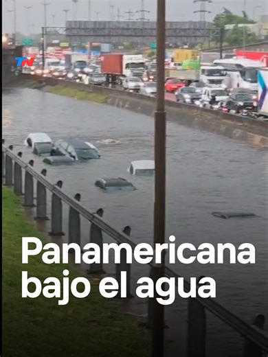Inundaciones en Panamericana: Autos Afectados por la Lluvia