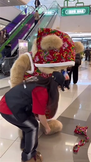 पांडे की गलती की वजह से पांडे को मार पड़ती है#panda#trending#china#न्यू#bride#ytshortsvideo