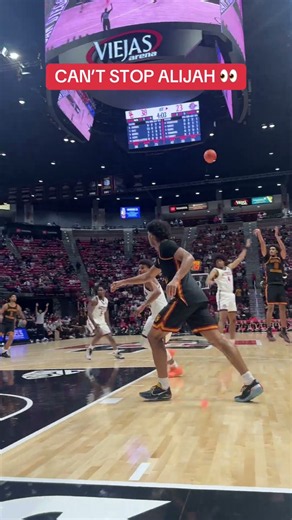 Alijah Arenas is unstoppable 🔥
