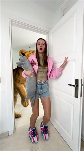 OMG Can Player escape from the Lion?