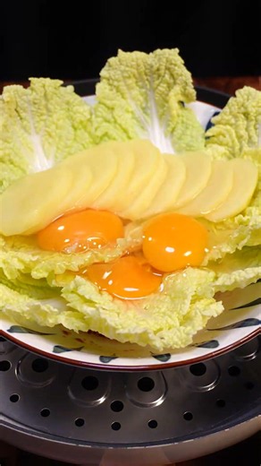 Magic Steamed Cabbage & Egg Bowl: Flatten Belly Fast!