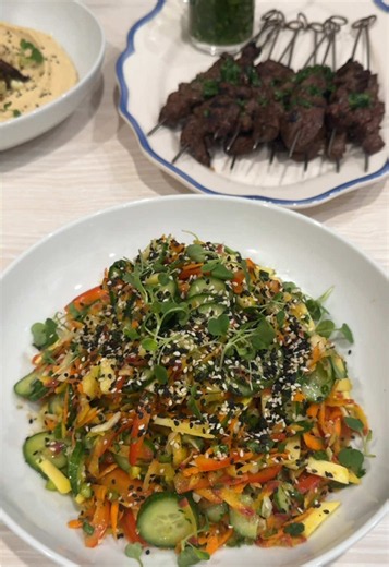 the full breakdown of my private chef dinner! I was very into this menu, from the rainbow carrot slaw to the steak skewers, grilled peach salad and rounding it out with a clean cookie cake dessert…a dream dinner #privatechef #cheflife #chickenmilanese #glutenfreedinner #cookingtips