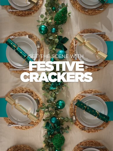 Festive Table Decoration Ideas with Christmas Crackers