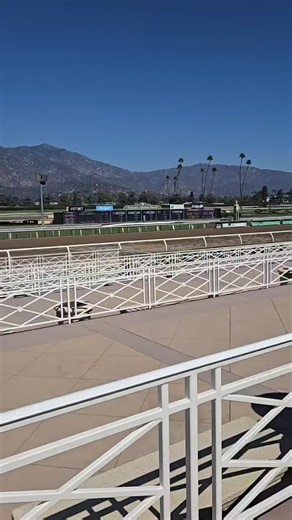 👀 👀 The backdrop at Santa Anita Park is as beautiful and picturesque as they come! One of the best on track experiences in racing. Over the next 8 days there will be 14 stakes races run at Santa… | Daily Racing Form