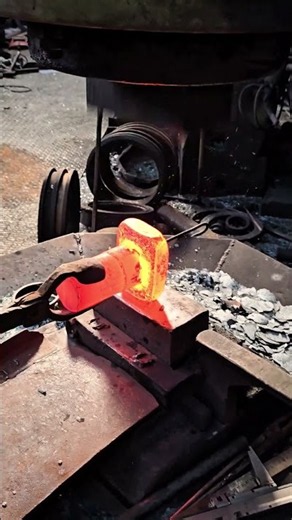 Inside the forging factory The process of shaping steel billets with a hydraulic press #manufacturer