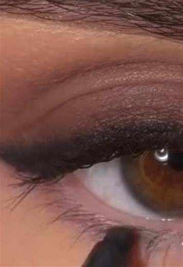 Easy eye makeup tutorial ✨🖤#makeup #eyemakeup #makeuptutorial #fyp #foryou