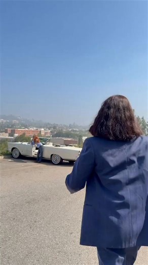 AMAMOS ELES!!!📱Madelaine Petsch participou de um vídeo com Mr Fantasy, onde nossa ruivinha ensina ele a dirigir.