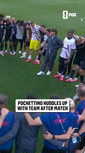 Mauricio Pochettino talks to his US team after the match