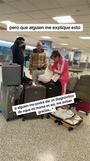 Nos divertimos muchísimo en esta gira… especialmente en este último show en Los Ángeles, fue nuestro primer show oficialmente en LA y la energía de esta ciudad es demasiado especial!! Tenemos que regresar pronto!! Y en serio, quiero entender más porque las mil bolsas y maletas, aún no logro entender 🤷‍♂️🤣🤣 ayyyy la @Mimy Succar , no es fácil mi gente 😅😅 un premio especial para el hombre con más paciencia del mundo: mi papá