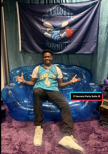 Always good times with the @Charlotte Hornets 🐝 Thank you for the VIP treatment 🏀 #TheCliffordShow #NBA #Basketball #Charlotte