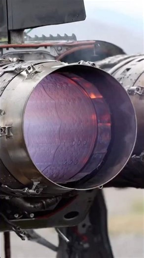 If it's this hot, iron will melt, then how does a Jet Engine survive? #shortvideo #shortsfeed