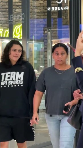 #stewardesslife #cabincrewjobs #airportfashion #cabincrewcareer