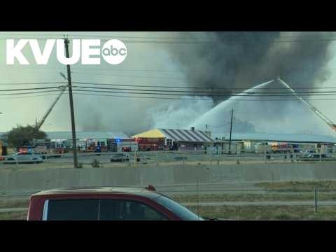 2 injured following fire at flea market in East Austin