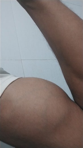 Bouncing Muscular Biceps BALL #biceps #muscle #veins #flexing #muscle #muscularwoman #shorts 💪🏻