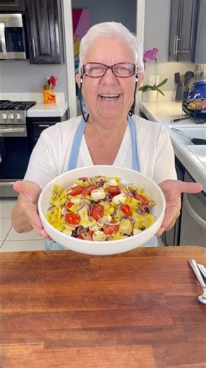 Mediterranean pasta salad ￼
