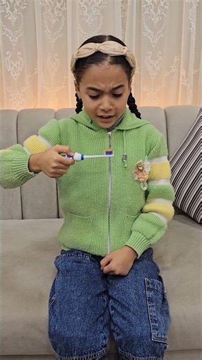 Surprise in toothpaste 🐸😱👧♥️🤣 #shorts