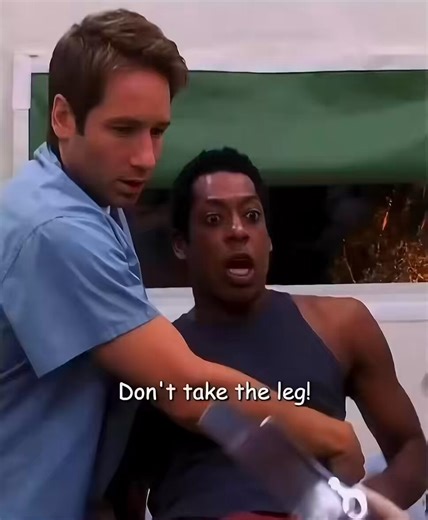 This might just be the most chaotic alien extraction scene in movie history 😂🎥Evolution