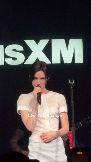 Gracie Abrams live performance NYC SiriusXM cover — why it’s better live