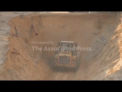 Hamas crews and others search for the bodies of hostages in Khan Younis